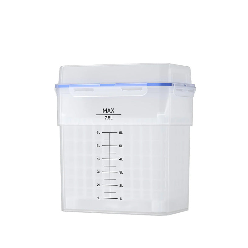 Front view of the transparent 7.5L capacity washing bucket for the Elegoo Mercury Plus V3.0. The bucket features clear measurement markings from 1L to 6L, a prominent MAX 7.5L fill line, and a blue sealing ring around the lid. The internal cleaning grid is visible.